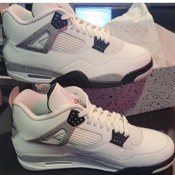 NEW NIKE AIR JORDAN 4 RETRO "WHITE CEMENT" (2025) - Picture 5 of 12